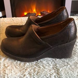 SUPER comfortable wedge shoes, LIKE new. EUC